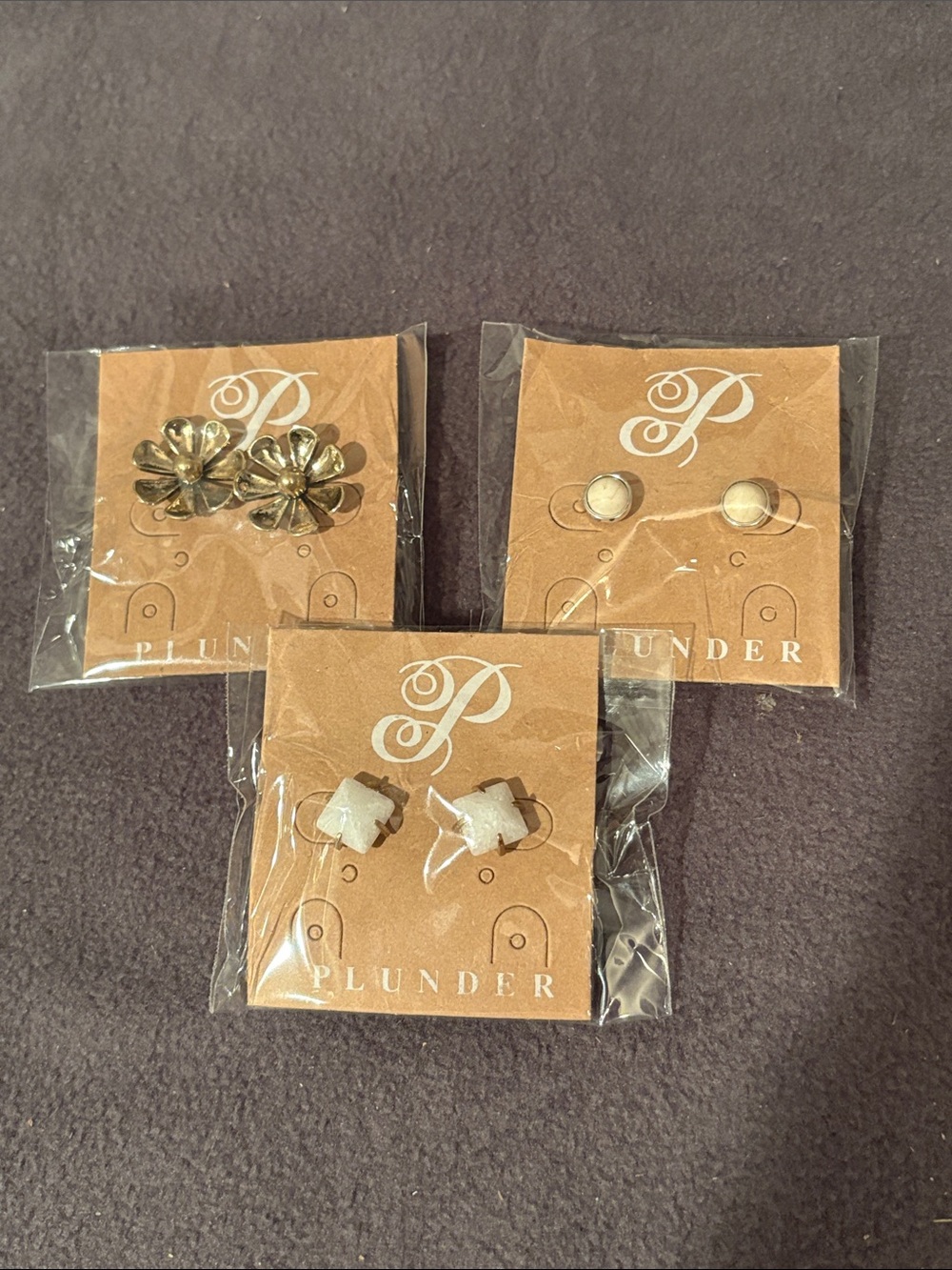 Plunder Gold Floral and Cream Stud Earring Sets